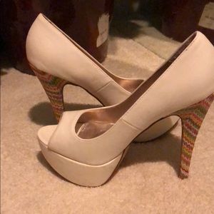 White high heel, size 8